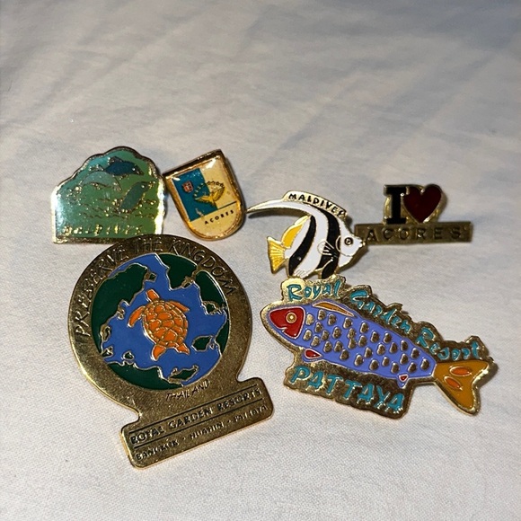 Assorted Travel Pins From a World Tour Cruise (six) - Picture 1 of 5